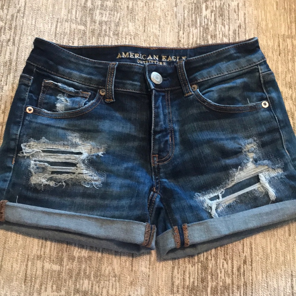 NEVER BEEN WORN SHORTS